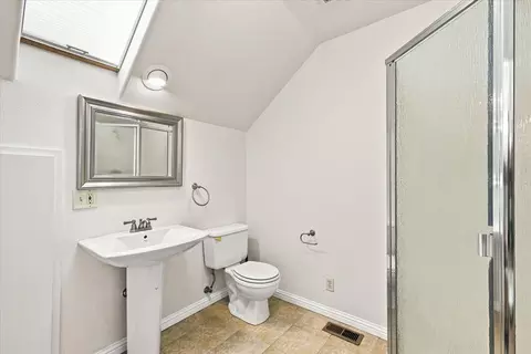 Bath - 12963 Thistle Loop, Penn Valley, CA 95946 photo 4 of 5