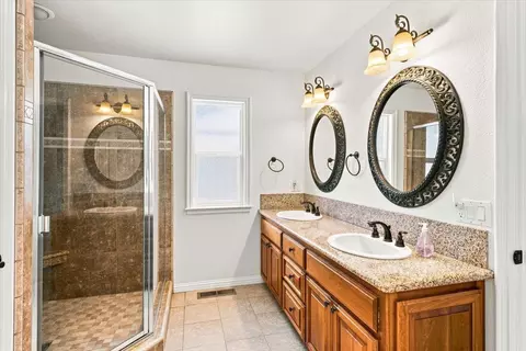 Bath - 12963 Thistle Loop, Penn Valley, CA 95946 photo 3 of 5