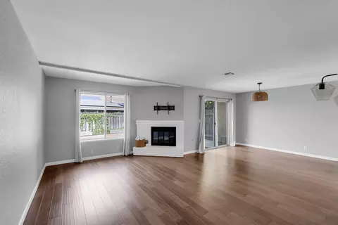 Living - 234 Tiffany Cir, Ripon, CA 95366 photo 2 of 7