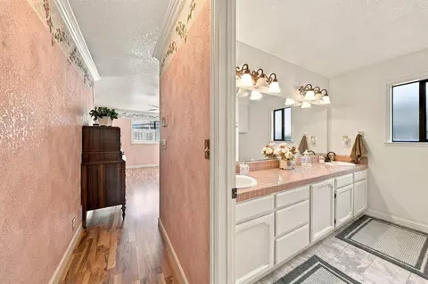 Entry Way - 588 Carrigane Way, Manteca, CA 95337 photo 4 of 4