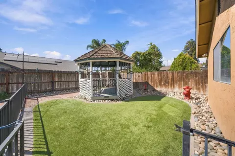 Exterior - 588 Carrigane Way, Manteca, CA 95337 photo 6 of 7