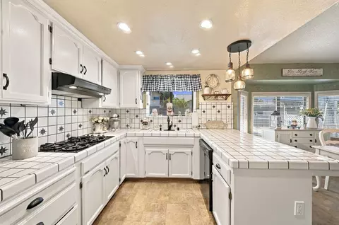 Kitchen - 588 Carrigane Way, Manteca, CA 95337 photo 1 of 4