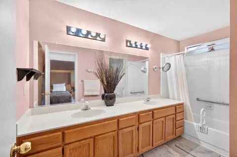 Bath - 15187 Avon St, Lathrop, CA 95330 photo 3 of 3