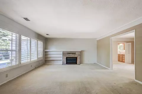Living - 612 Hilton St, Modesto, CA 95350 photo 3 of 5