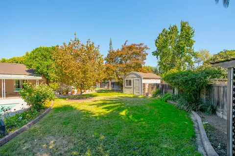 Exterior - 612 Hilton St, Modesto, CA 95350 photo 10 of 13