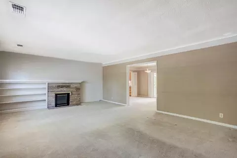 Living - 612 Hilton St, Modesto, CA 95350 photo 2 of 5