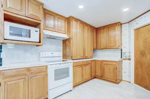 Kitchen - 612 Hilton St, Modesto, CA 95350 photo 3 of 4