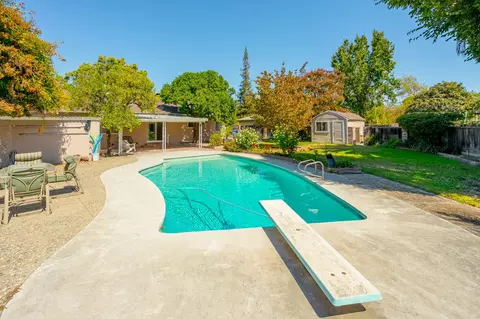Exterior - 612 Hilton St, Modesto, CA 95350 photo 12 of 13