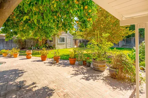 Exterior - 612 Hilton St, Modesto, CA 95350 photo 7 of 13