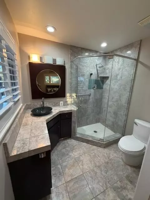 Bath - 1905 Ralston Ct, Modesto, CA 95350 photo 2 of 5
