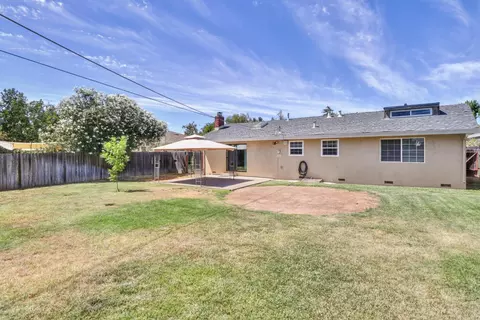 Exterior - 6616 Pepperwood Way, Carmichael, CA 95608 photo 4 of 6