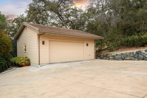 Exterior - 11120 Shadow Ct, Auburn, CA 95602 photo 14 of 14