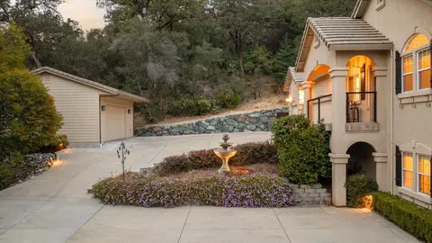 Exterior - 11120 Shadow Ct, Auburn, CA 95602 photo 3 of 14