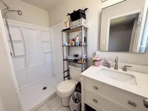 Bath - 44 Fairview Ave, Gustine, CA 95322 photo 2 of 2