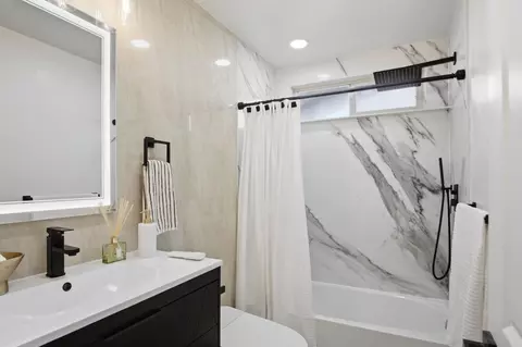 Bath - 1909 Temescal Dr, Modesto, CA 95355 photo 1 of 3