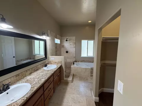 Bath - 1472 Nesting Way, Placerville, CA 95667 photo 2 of 6