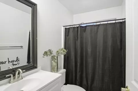 Bath - 9207 Ayala Ct, Planada, CA 95365 photo 1 of 2