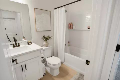 Bath - 730 Arrowhead Dr, Madera, CA 93636 photo 1 of 1