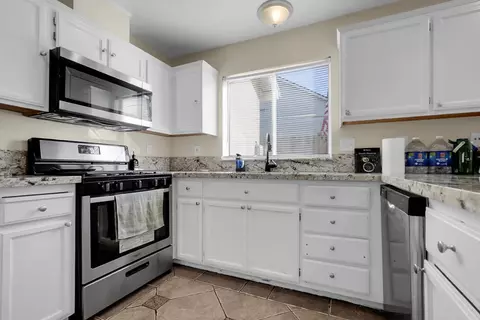 5639 Greenoaks Ct, Riverbank, CA 95367