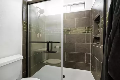 Bath - 450 Hawthorne Dr, Tracy, CA 95376 photo 3 of 3