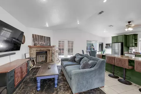 Living - 450 Hawthorne Dr, Tracy, CA 95376 photo 1 of 2