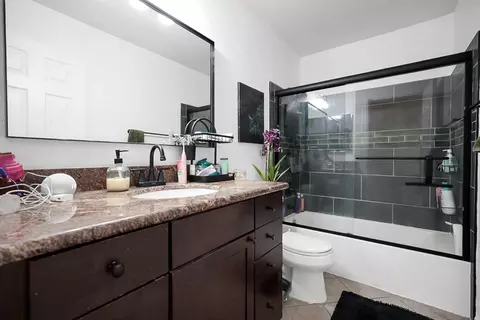 Bath - 450 Hawthorne Dr, Tracy, CA 95376 photo 1 of 3
