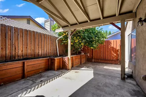 Exterior - 450 Hawthorne Dr, Tracy, CA 95376 photo 2 of 4