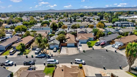 View/Area - 450 Hawthorne Dr, Tracy, CA 95376 photo 2 of 5