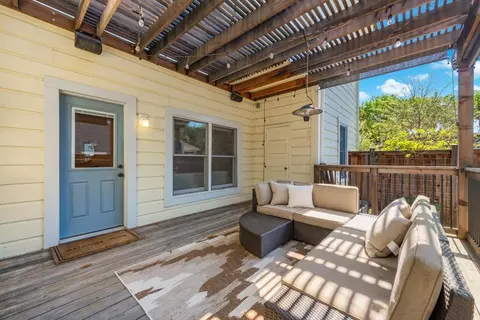 Exterior - 1121 4th St, Davis, CA 95616 photo 8 of 9