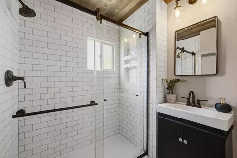 Bath - 1121 4th St, Davis, CA 95616 photo 1 of 1