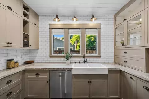 Kitchen - 1121 4th St, Davis, CA 95616 photo 3 of 4