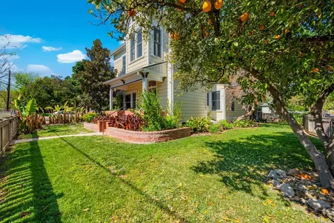 Exterior - 1121 4th St, Davis, CA 95616 photo 4 of 9