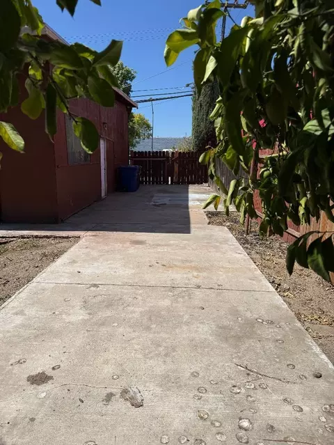 Exterior - 2112 Conant Ave, Modesto, CA 95350 photo 2 of 5