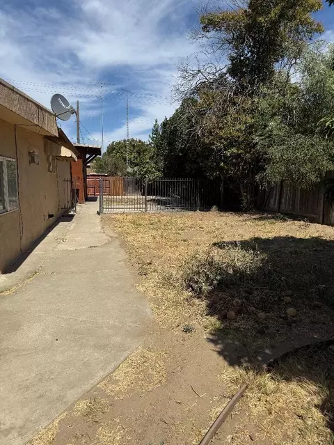 Exterior - 2112 Conant Ave, Modesto, CA 95350 photo 4 of 5