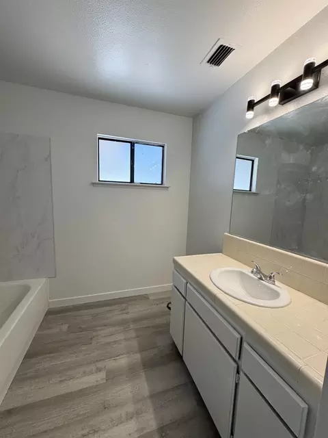 Bath - 31660 Apache Rd, Coarsegold, CA 93614 photo 1 of 2