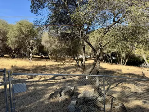 Exterior - 31660 Apache Rd, Coarsegold, CA 93614 photo 4 of 5