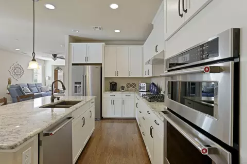 Kitchen - 1379 Mill Run Ct, Manteca, CA 95336 photo 2 of 6