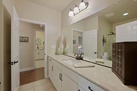 Bath - 1379 Mill Run Ct, Manteca, CA 95336 photo 1 of 5