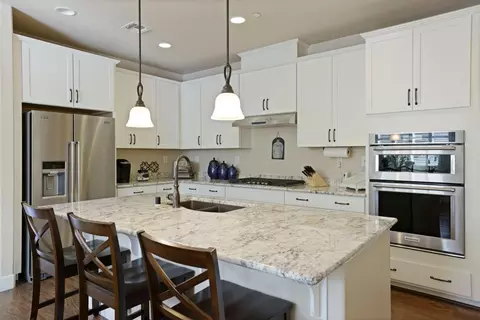 Kitchen - 1379 Mill Run Ct, Manteca, CA 95336 photo 3 of 6