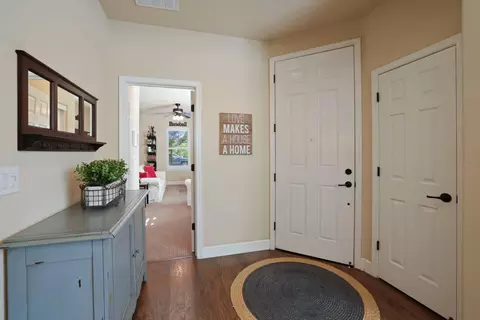 Entry Way - 1379 Mill Run Ct, Manteca, CA 95336 photo 2 of 3