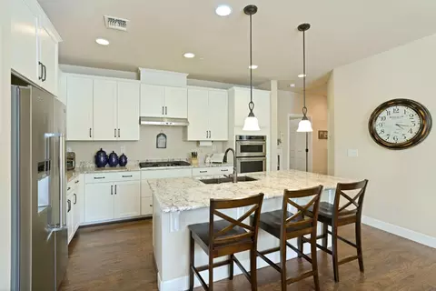 Kitchen - 1379 Mill Run Ct, Manteca, CA 95336 photo 4 of 6