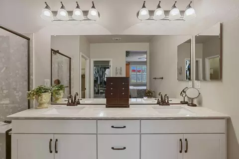 Bath - 1379 Mill Run Ct, Manteca, CA 95336 photo 5 of 5