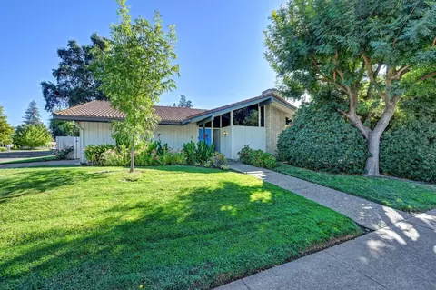 4300 American River Dr, Sacramento, CA 95864