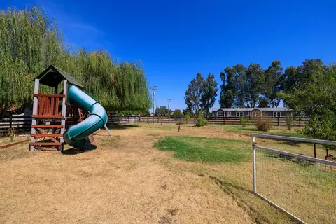 Exterior - 477 N Hewitt Rd, Linden, CA 95236 photo 9 of 11