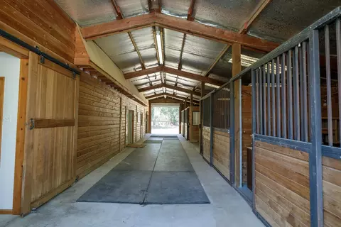 Entry Way - 477 N Hewitt Rd, Linden, CA 95236 photo 1 of 3