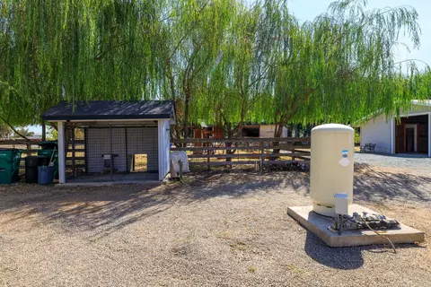 Exterior - 477 N Hewitt Rd, Linden, CA 95236 photo 7 of 11