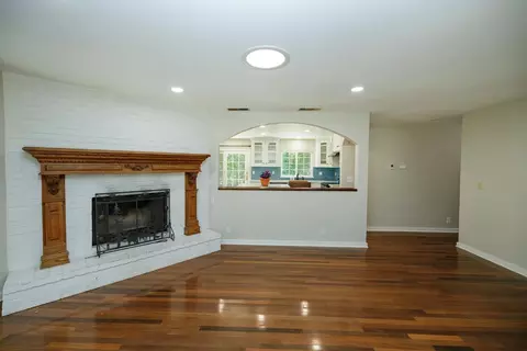Living - 477 N Hewitt Rd, Linden, CA 95236 photo 2 of 3