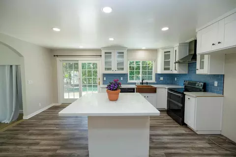 Kitchen - 477 N Hewitt Rd, Linden, CA 95236 photo 1 of 4