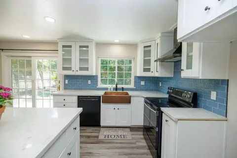 Kitchen - 477 N Hewitt Rd, Linden, CA 95236 photo 2 of 4