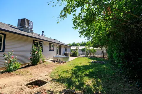 Exterior - 477 N Hewitt Rd, Linden, CA 95236 photo 5 of 11